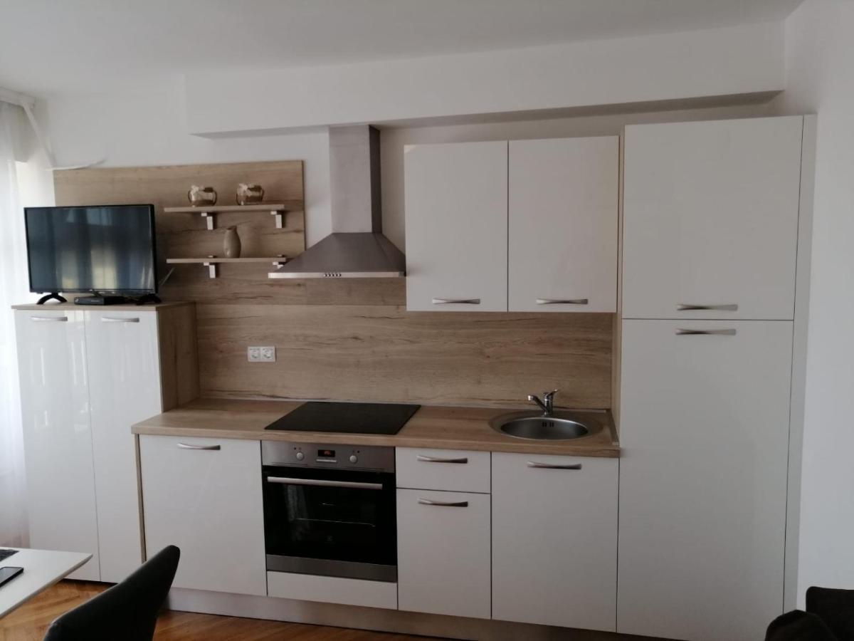 Apartments Leptiric Подстрана Экстерьер фото