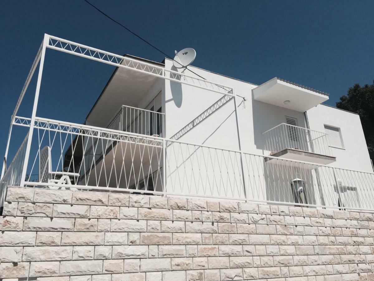 Apartments Leptiric Подстрана Экстерьер фото